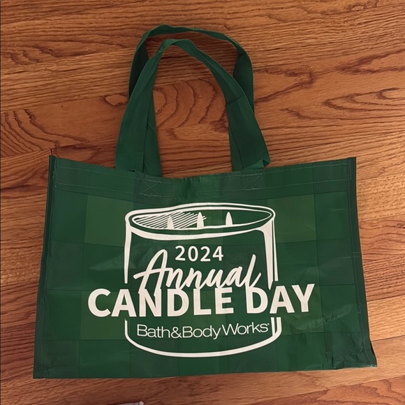 Bath & Body Works 2024 Annual Candle Day Short Handle Green Tote Reusable Bag - Picture 1 of 6